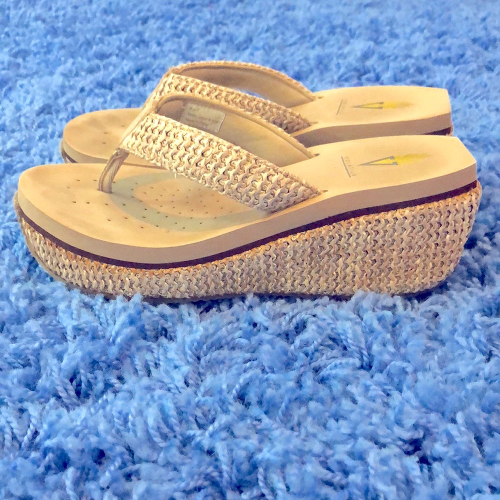 Volatile Platform Tan and Cream Sandals - Size 7